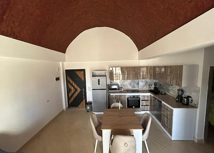 New 1br Balcony Full Kitchen Apartment *