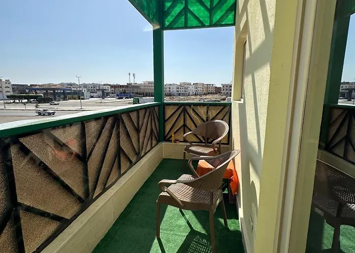 New 1br Balcony Full Kitchen Apartment