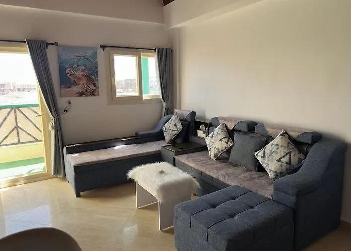 New 1br Balcony Full Kitchen Apartment