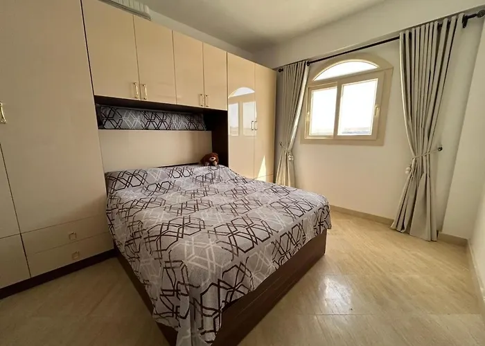 New 1br Balcony Full Kitchen Apartment *