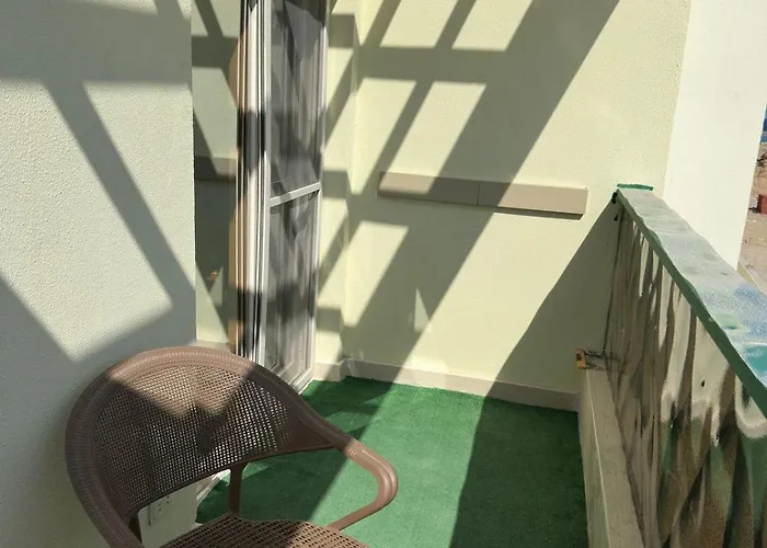 New 1br Balcony Full Kitchen *