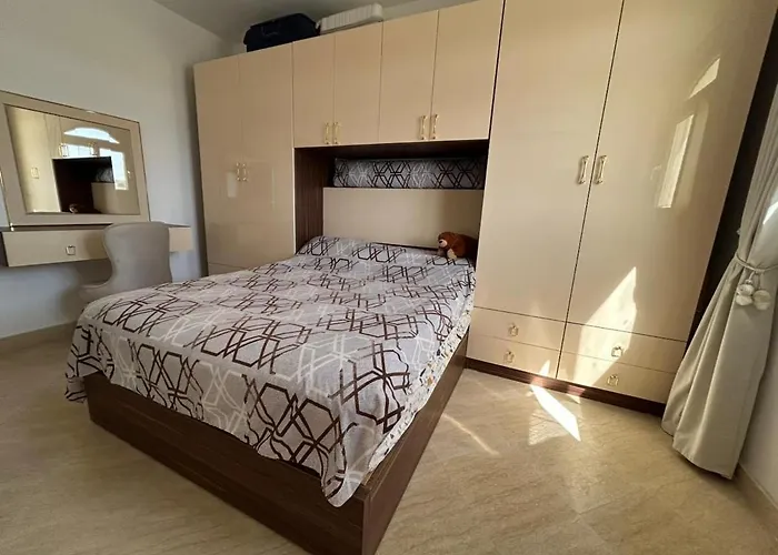 Apartment New 1br Balcony Full Kitchen *